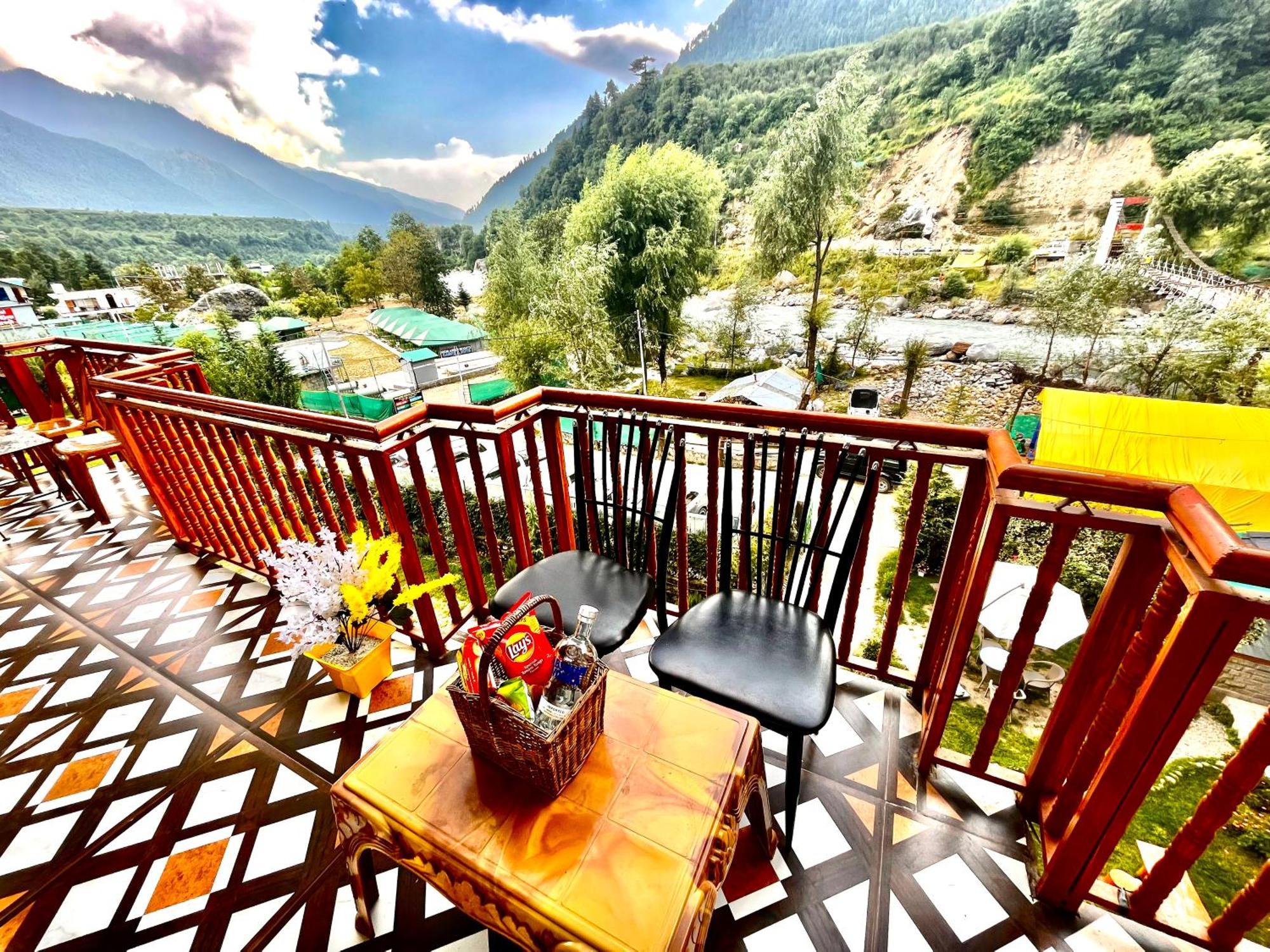 Himalayan Hill Queen Resort, Manali M98160-43400 Exterior photo
