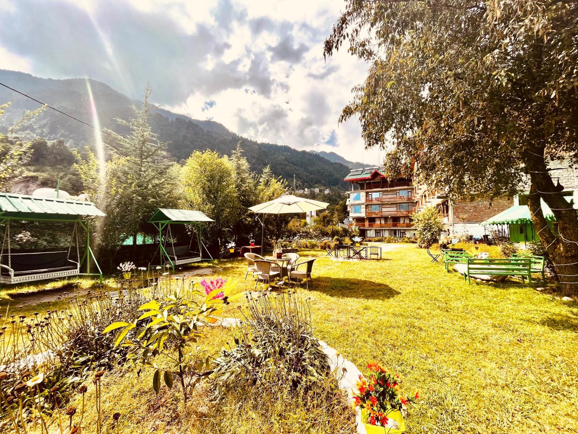 Himalayan Hill Queen Resort, Manali M98160-43400 Exterior photo