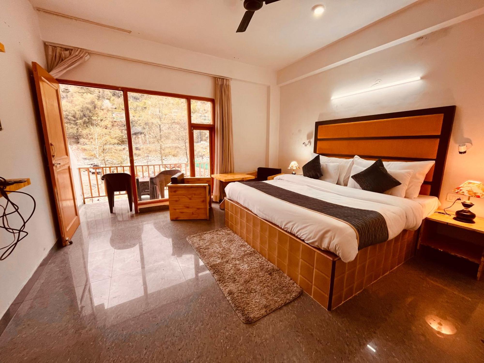 Himalayan Hill Queen Resort, Manali M98160-43400 Exterior photo